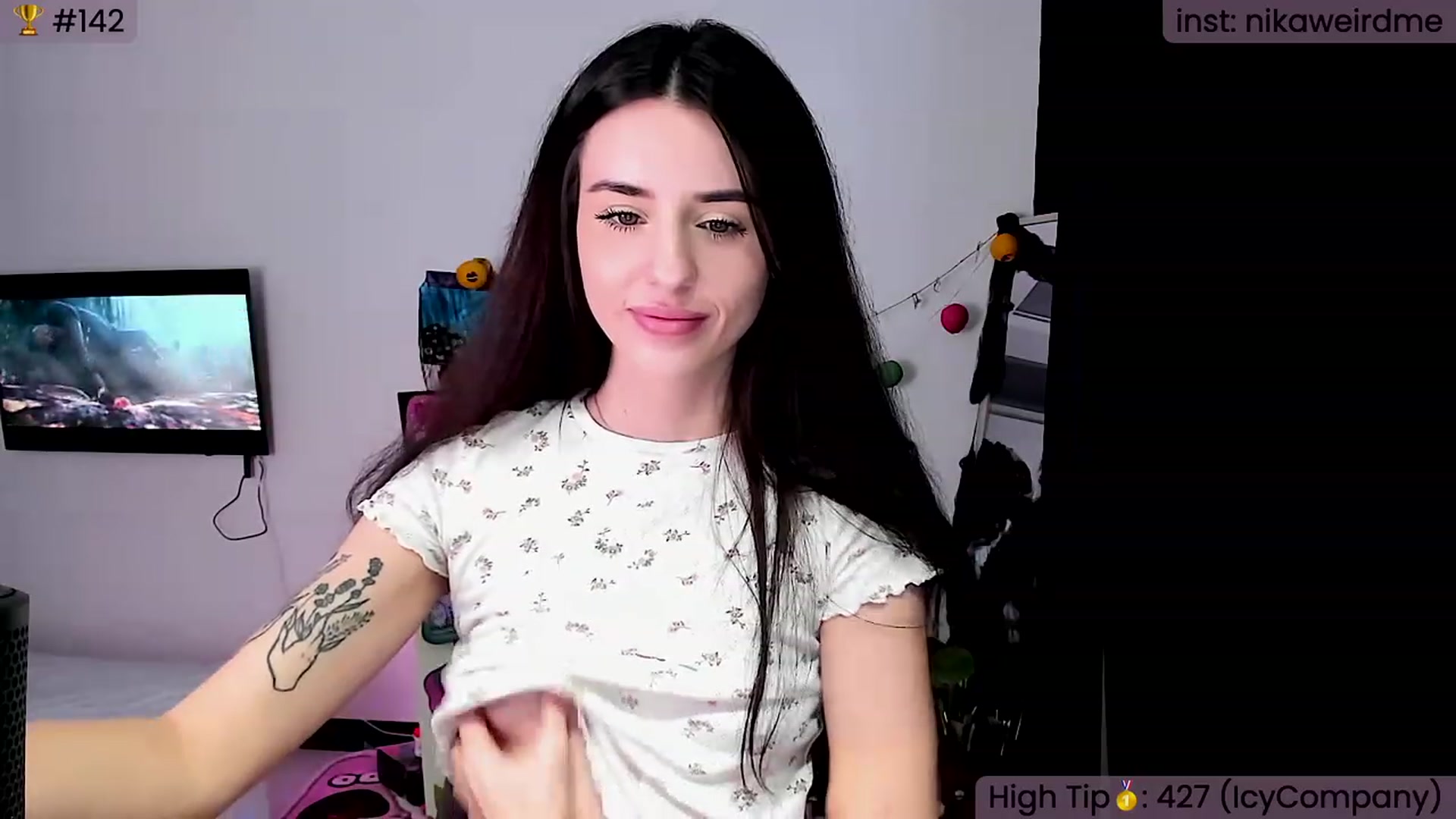 Gallery image thumbnail from WeirdNikusik's myfreecams stream on, 11/11/2023, 13:36 image 15 of 20
