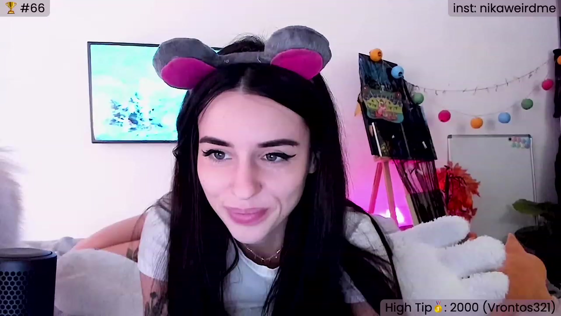 Gallery image thumbnail from WeirdNikusik's myfreecams stream on, 11/18/2023, 12:17 image 8 of 20