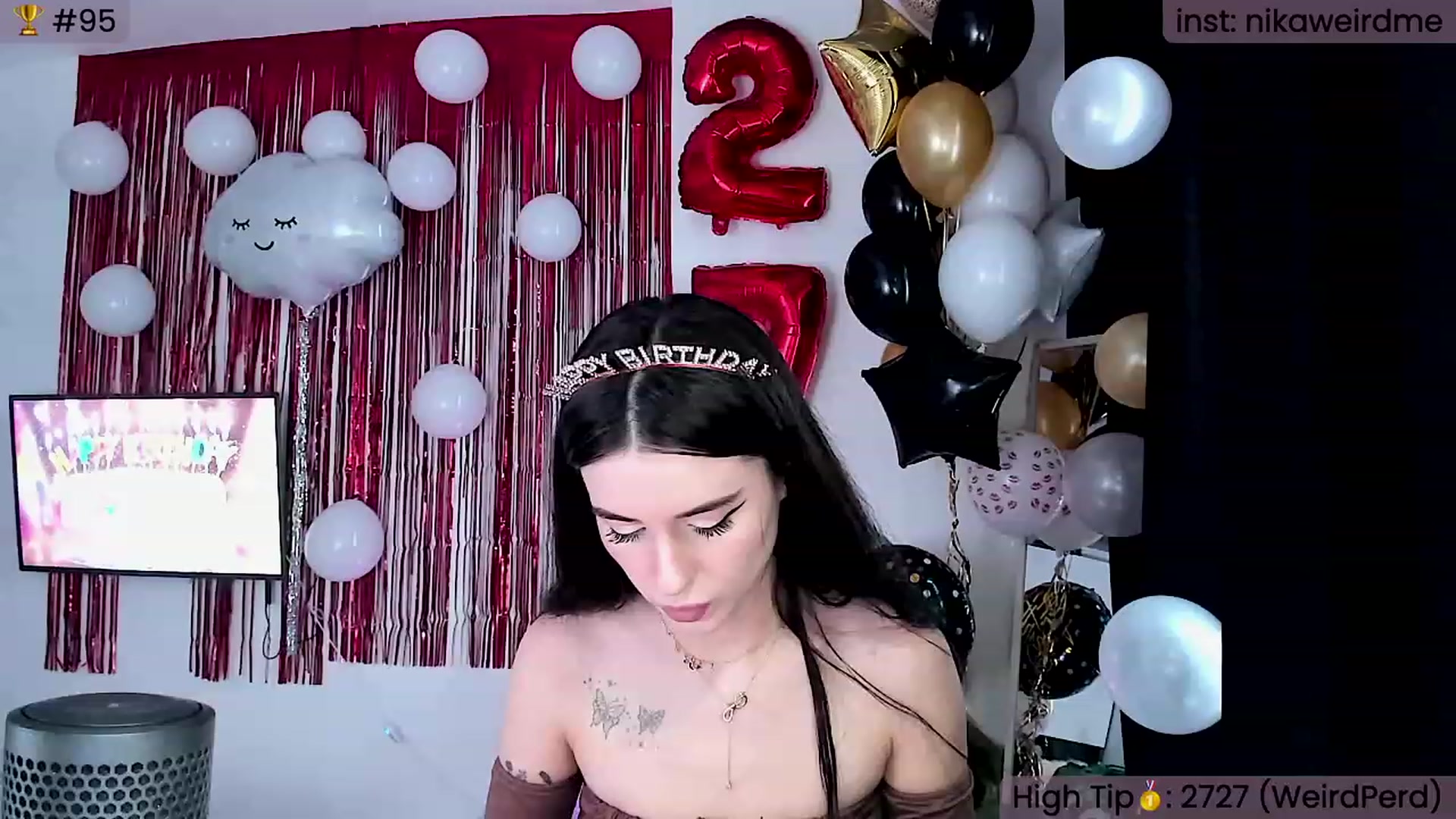 Gallery image thumbnail from WeirdNikusik's myfreecams stream on, 11/25/2023, 12:20 image 1 of 20