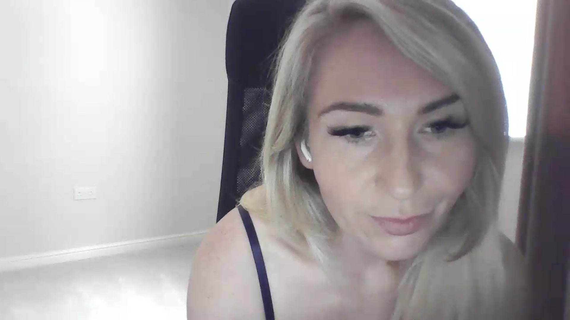 Gallery image thumbnail from Welshbabe95's myfreecams stream on, 07/29/2026, 11:56 image 13 of 20