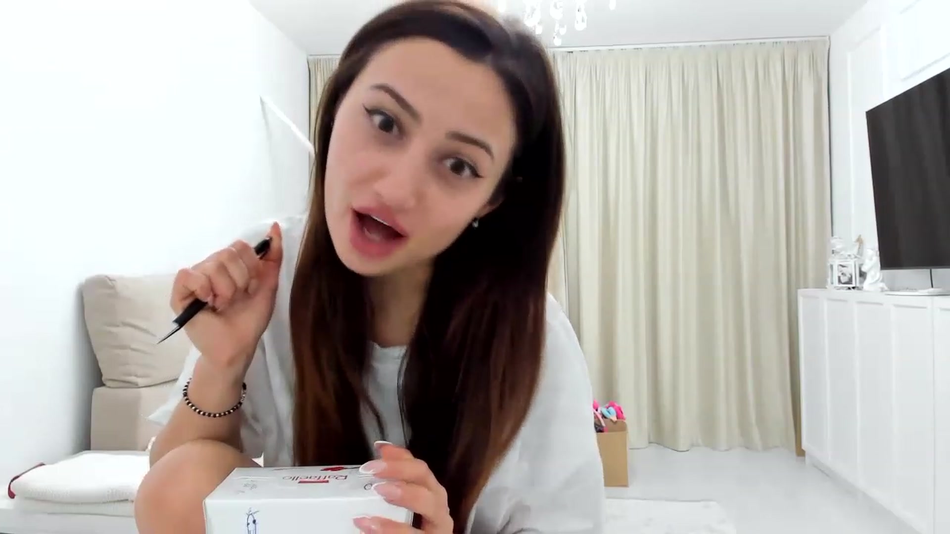 Gallery image thumbnail from Wennndyk's myfreecams stream on, 03/17/2023, 24:45 image 8 of 20