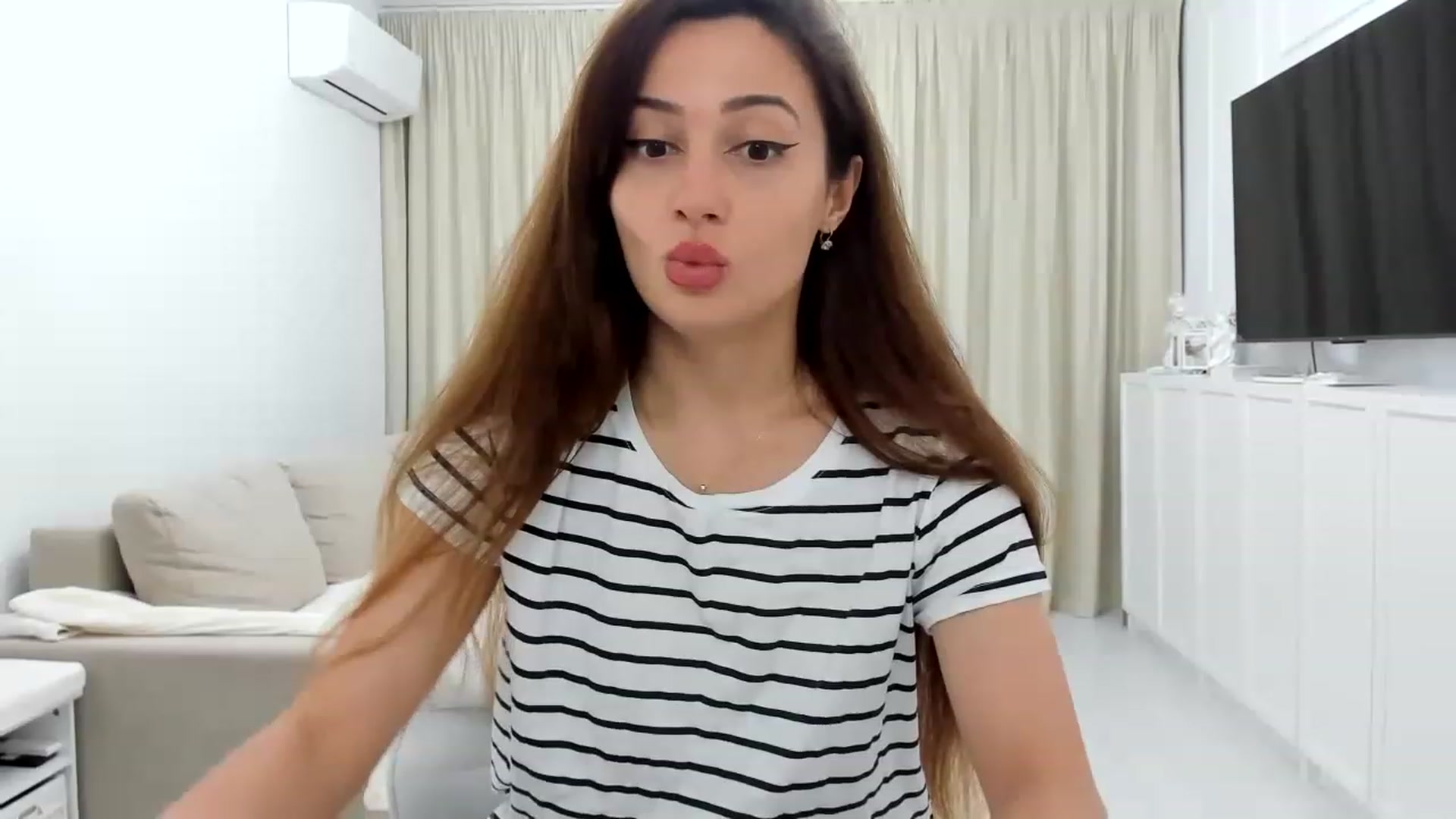 Gallery image thumbnail from Wennndyk's myfreecams stream on, 05/25/2023, 22:43 image 11 of 20