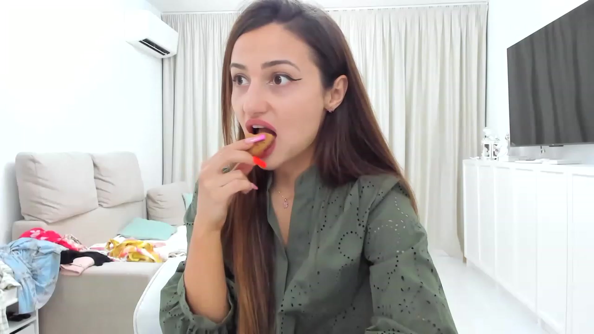 Gallery image thumbnail from Wennndyk's myfreecams stream on, 06/18/2023, 23:00 image 2 of 20