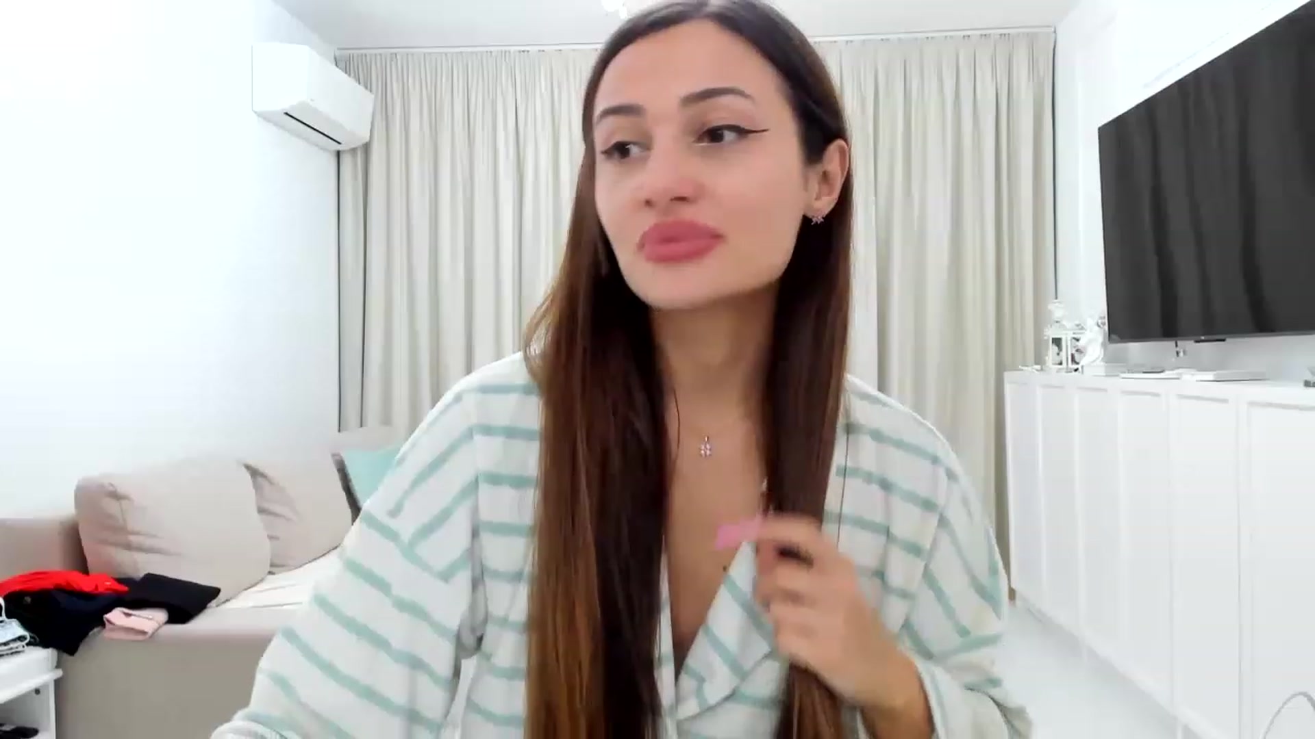 Gallery image thumbnail from Wennndyk's myfreecams stream on, 06/18/2023, 23:45 image 10 of 20