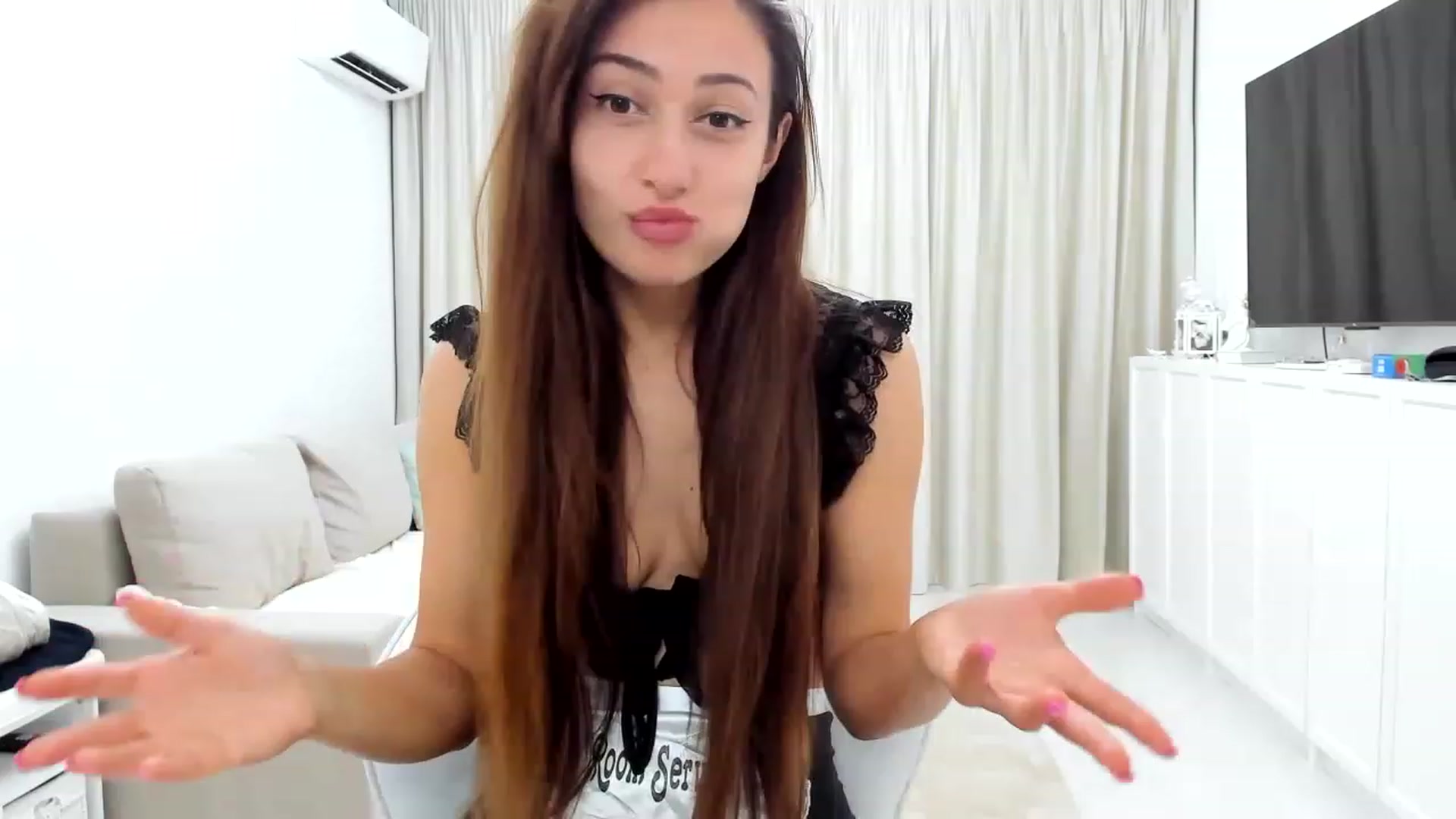 Gallery image thumbnail from Wennndyk's myfreecams stream on, 06/25/2023, 21:01 image 15 of 20