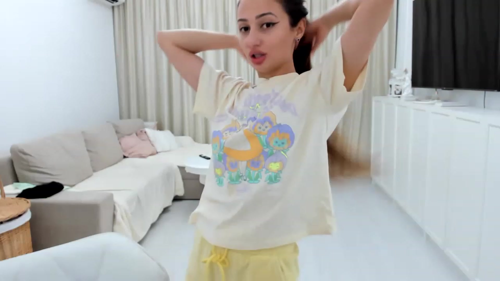 Gallery image thumbnail from Wennndyk's myfreecams stream on, 08/04/2023, 24:04 image 15 of 20