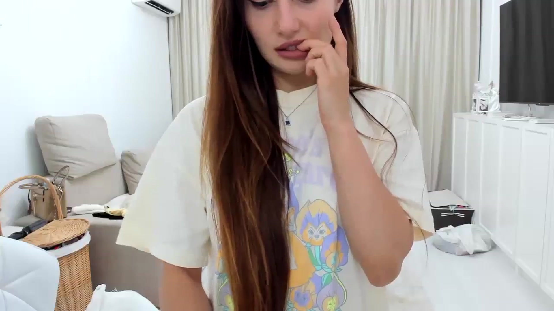 Gallery image thumbnail from Wennndyk's myfreecams stream on, 08/04/2023, 21:41 image 8 of 20