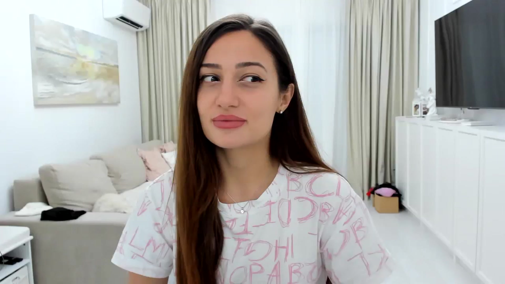 Gallery image thumbnail from Wennndyk's myfreecams stream on, 08/18/2023, 23:23 image 4 of 20