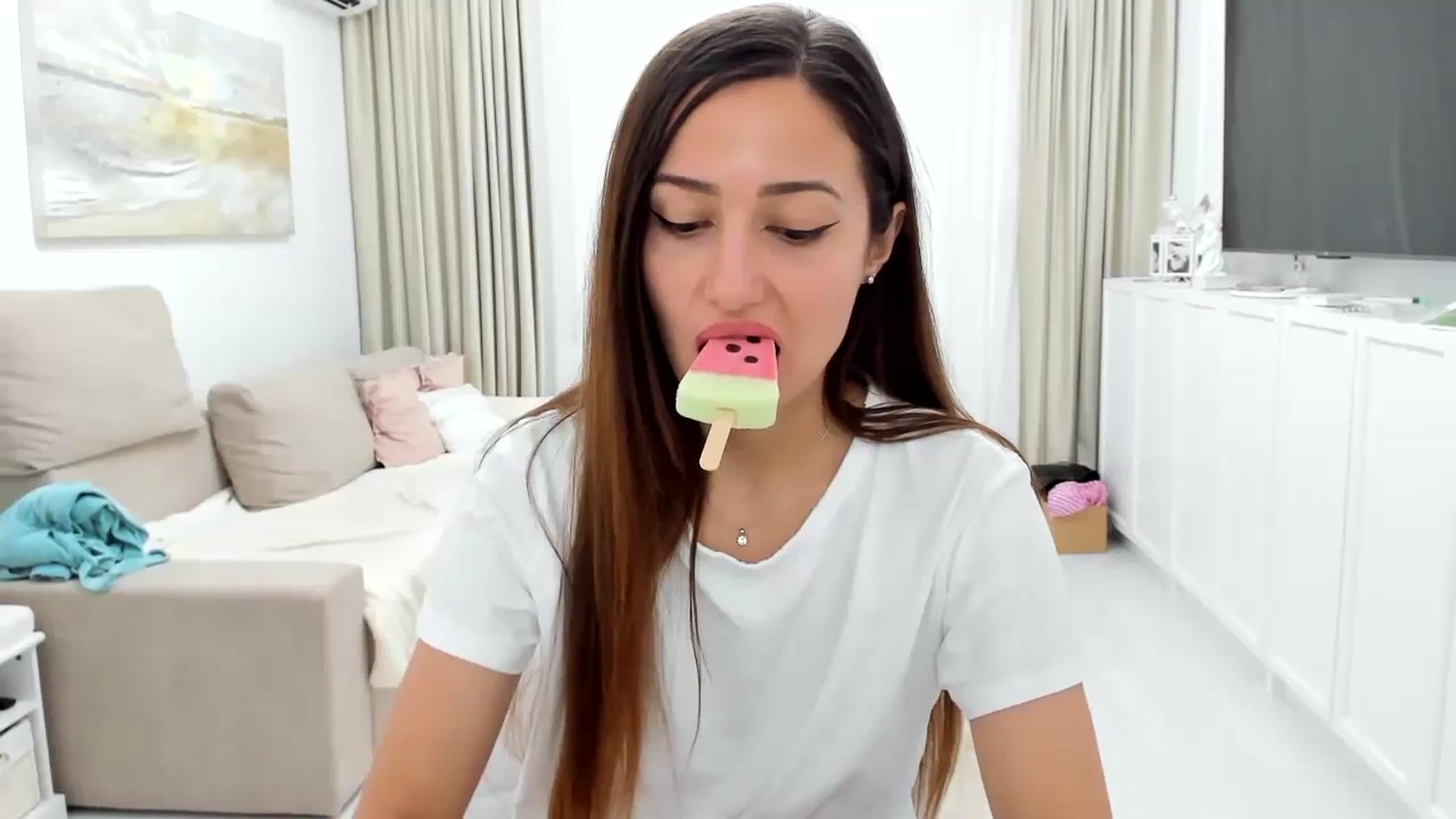 Gallery image thumbnail from Wennndyk's myfreecams stream on, 08/20/2023, 13:16 image 2 of 20
