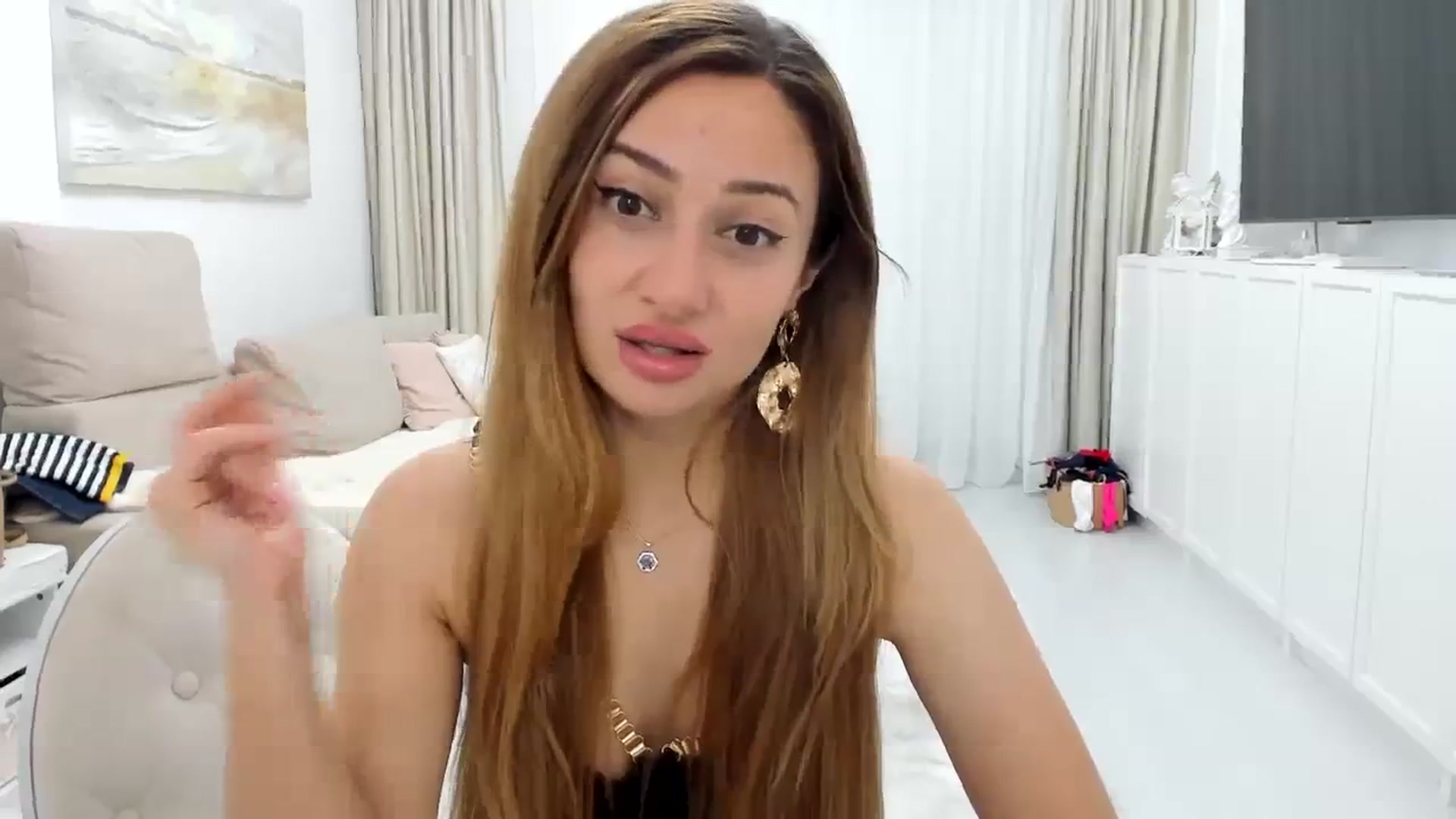 Gallery image thumbnail from Wennndyk's myfreecams stream on, 10/23/2023, 23:21 image 6 of 20