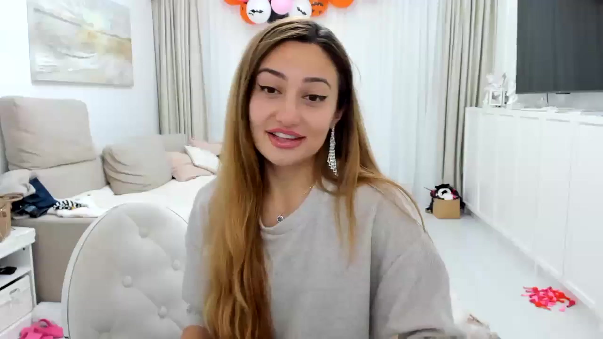 Gallery image thumbnail from Wennndyk's myfreecams stream on, 10/26/2023, 22:14 image 10 of 20