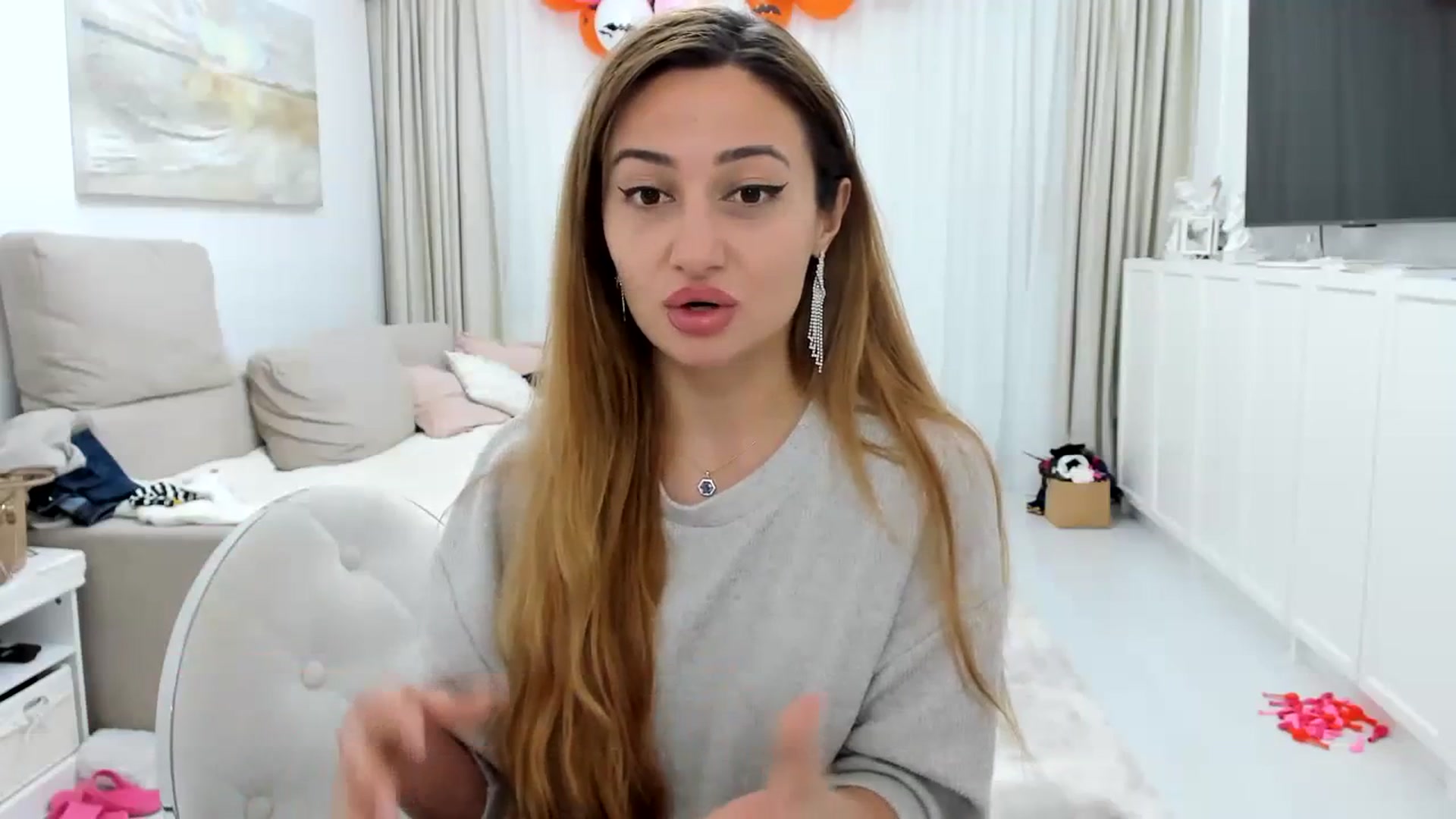 Gallery image thumbnail from Wennndyk's myfreecams stream on, 10/26/2023, 22:14 image 5 of 20