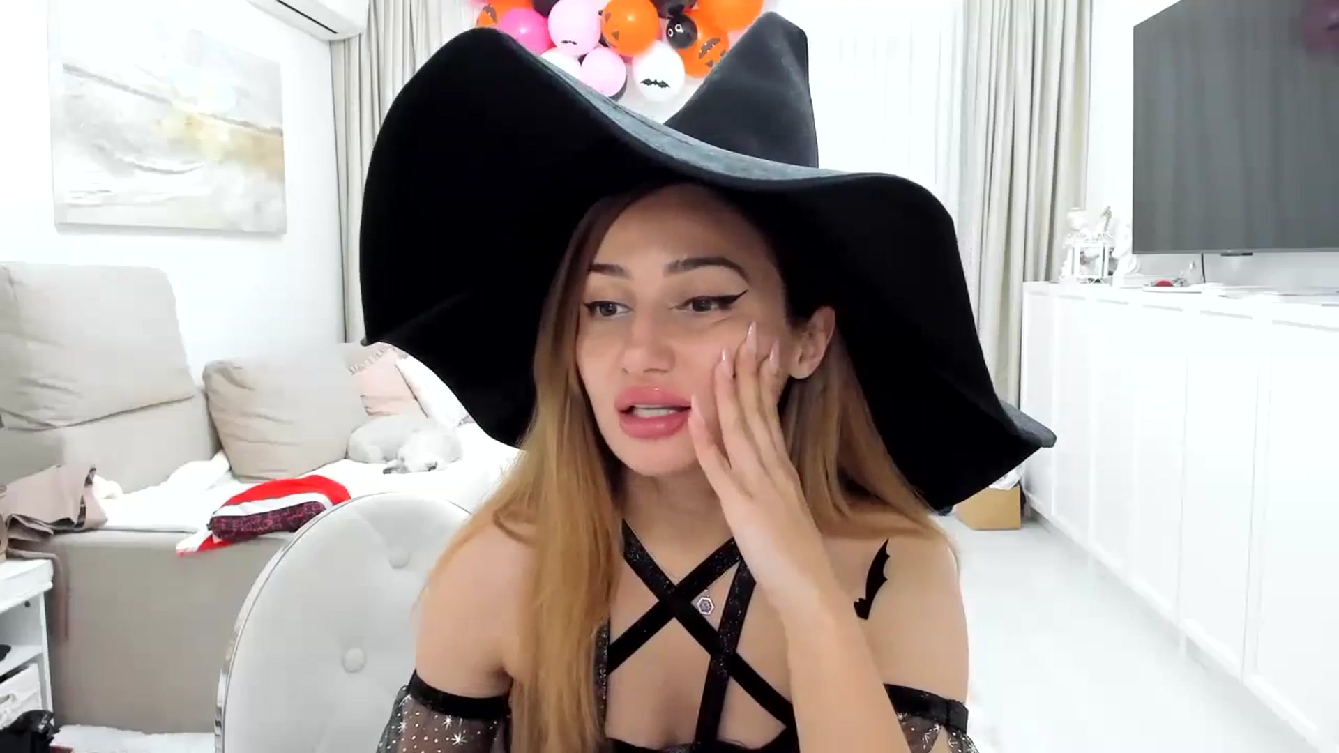 Gallery image thumbnail from Wennndyk's myfreecams stream on, 10/28/2023, 24:36 image 14 of 20