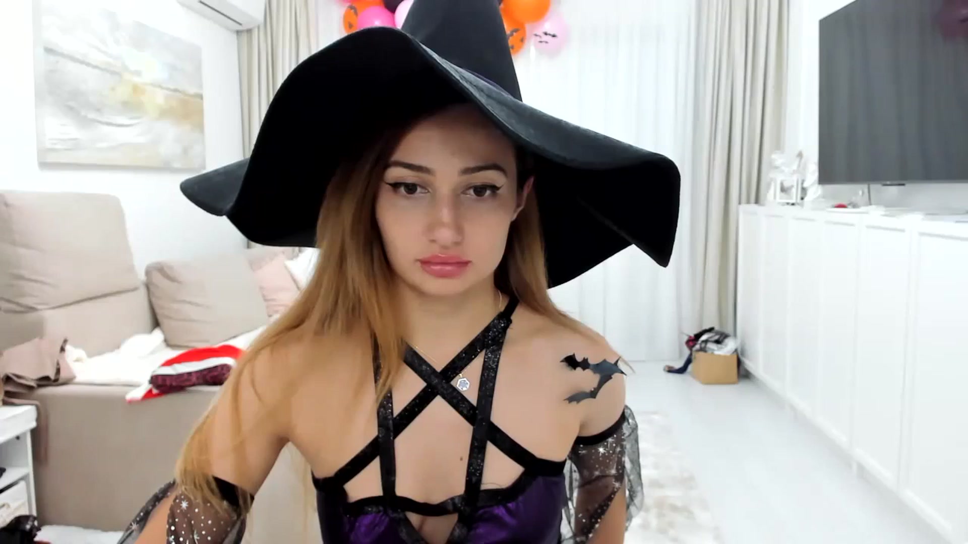 Gallery image thumbnail from Wennndyk's myfreecams stream on, 10/28/2023, 24:36 image 12 of 20
