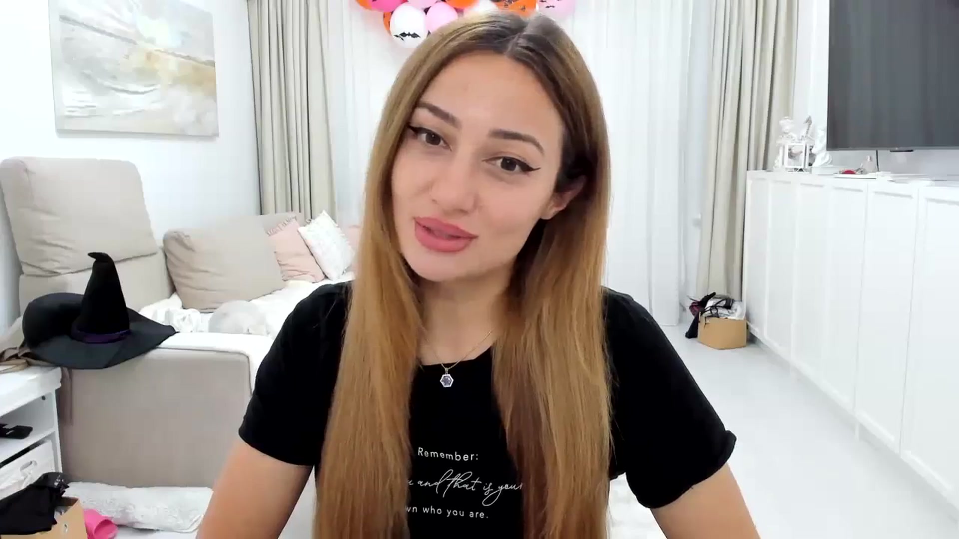 Gallery image thumbnail from Wennndyk's myfreecams stream on, 10/28/2023, 18:40 image 2 of 20