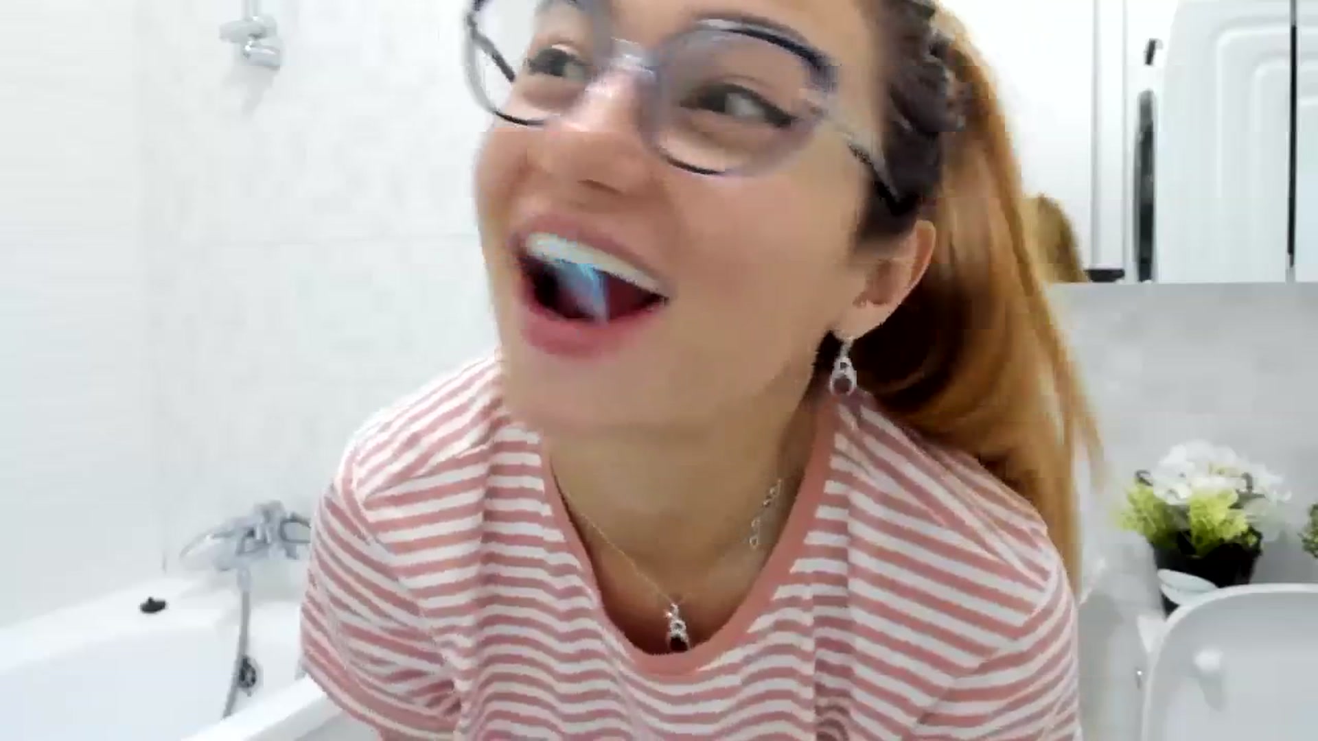 Gallery image thumbnail from Wennndyk's myfreecams stream on, 11/25/2023, 24:29 image 16 of 20