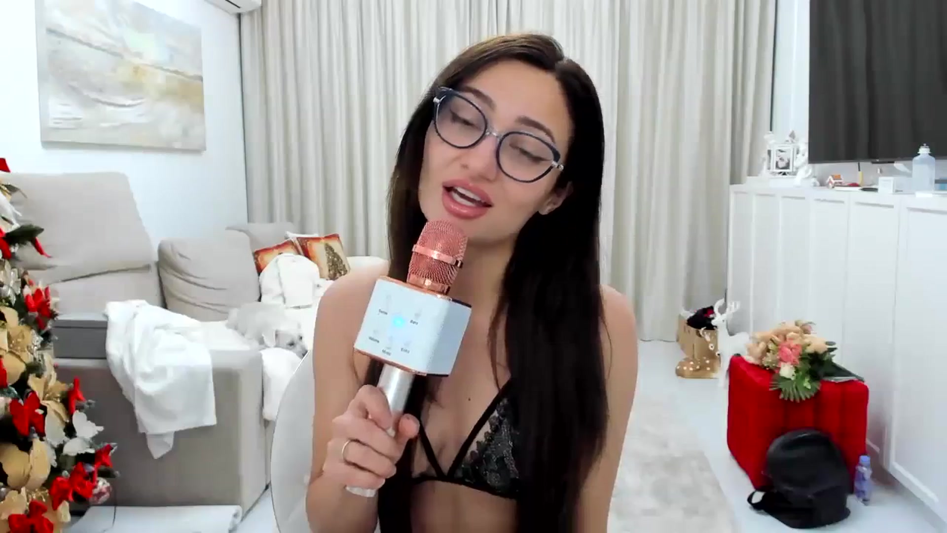 Gallery image thumbnail from Wennndyk's myfreecams stream on, 12/19/2023, 22:32 image 6 of 20