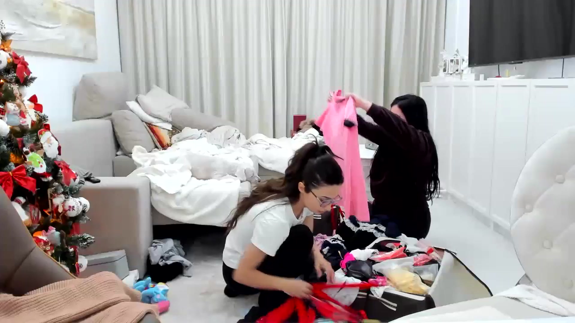 Gallery image thumbnail from Wennndyk's myfreecams stream on, 12/24/2023, 24:03 image 4 of 20