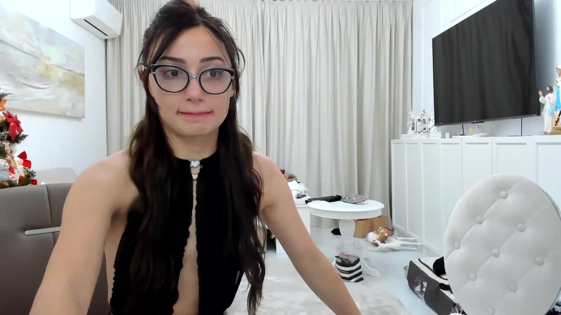 Gallery image thumbnail from Wennndyk's myfreecams stream on, 12/24/2023, 24:55 image 8 of 20