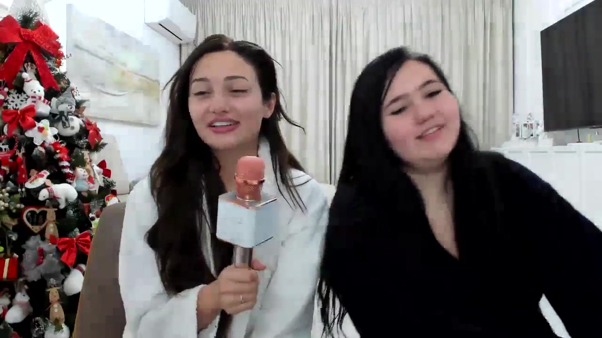 Gallery image thumbnail from Wennndyk's myfreecams stream on, 12/25/2023, 17:51 image 6 of 20