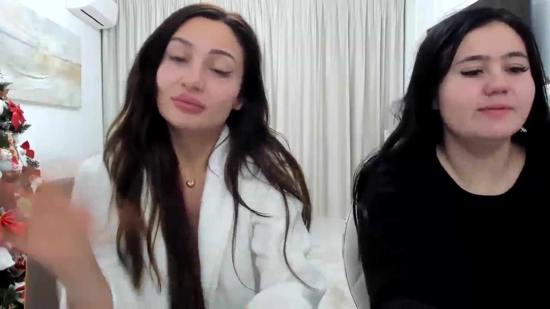 Gallery image thumbnail from Wennndyk's myfreecams stream on, 12/25/2023, 22:19 image 2 of 20