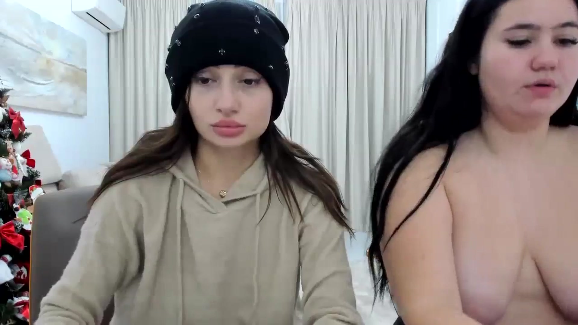 Gallery image thumbnail from Wennndyk's myfreecams stream on, 12/25/2023, 22:19 image 19 of 20