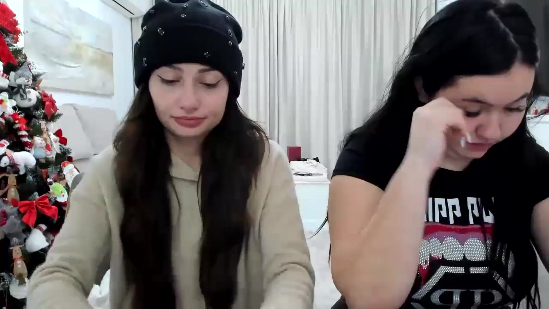 Gallery image thumbnail from Wennndyk's myfreecams stream on, 12/27/2023, 24:19 image 16 of 20