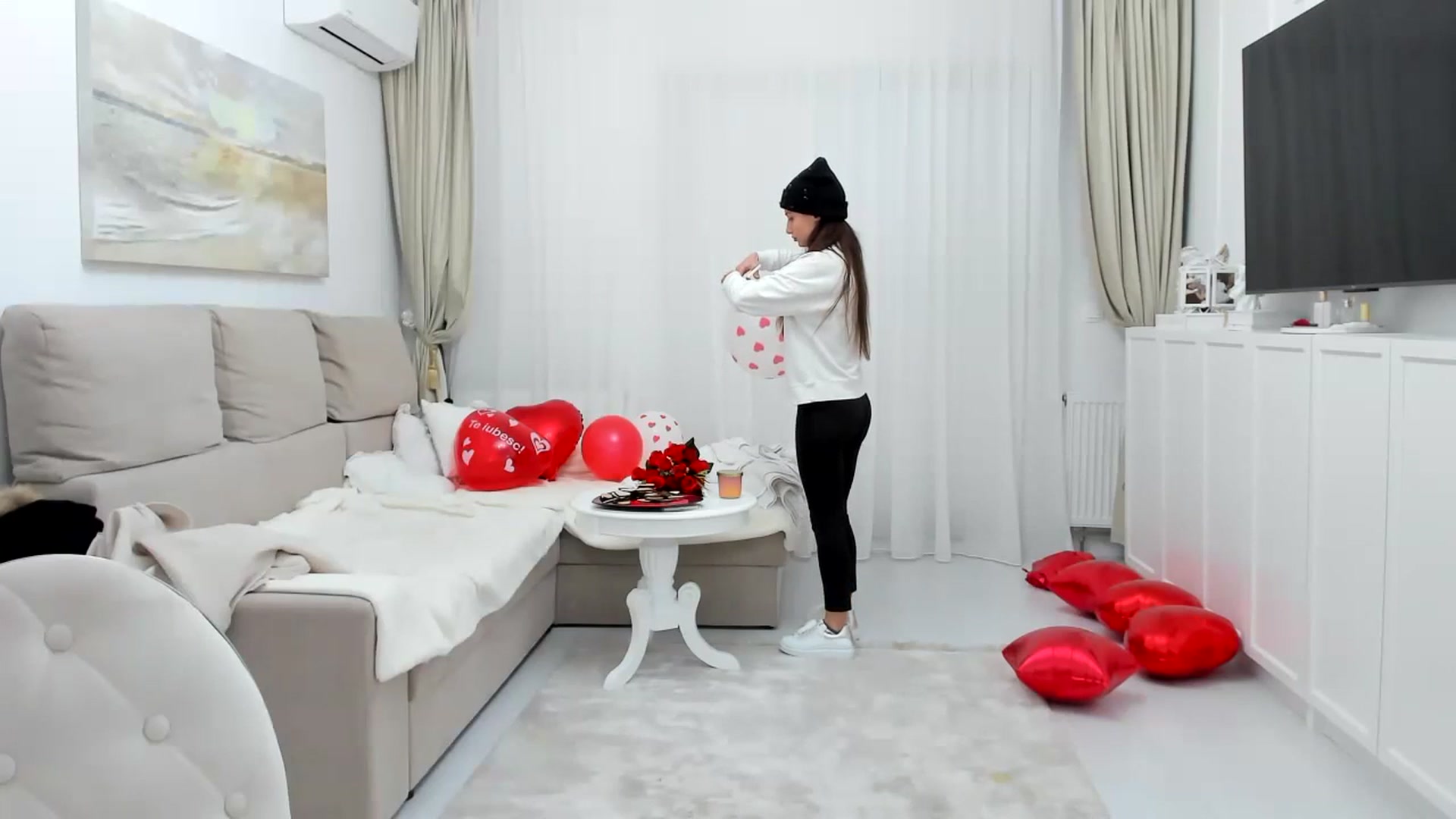 Gallery image thumbnail from Wennndyk's myfreecams stream on, 02/18/2024, 22:17 image 3 of 20