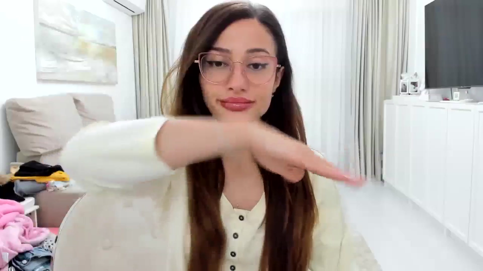 Gallery image thumbnail from Wennndyk's myfreecams stream on, 04/13/2024, 22:48 image 4 of 20