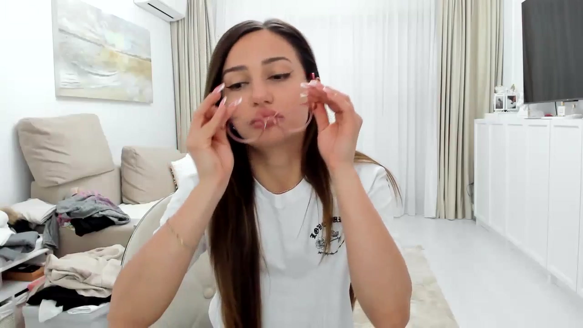 Gallery image thumbnail from Wennndyk's myfreecams stream on, 04/18/2024, 23:46 image 9 of 20