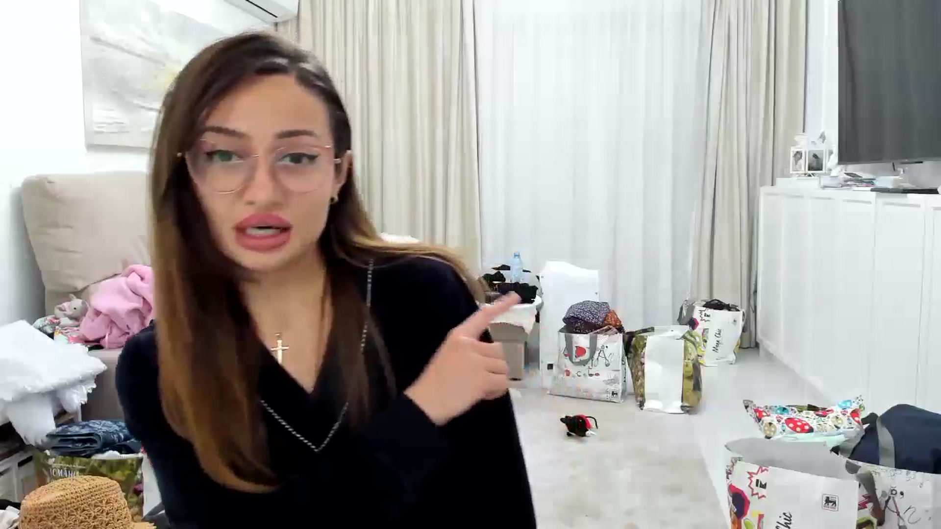 Gallery image thumbnail from Wennndyk's myfreecams stream on, 05/17/2024, 22:07 image 5 of 20