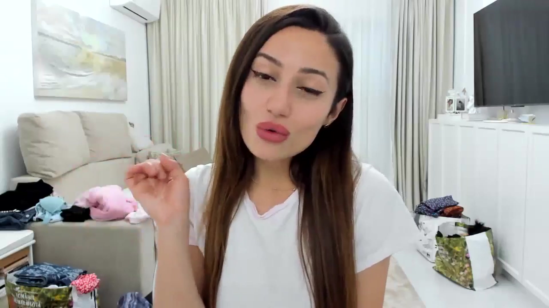 Gallery image thumbnail from Wennndyk's myfreecams stream on, 05/23/2024, 21:59 image 7 of 20