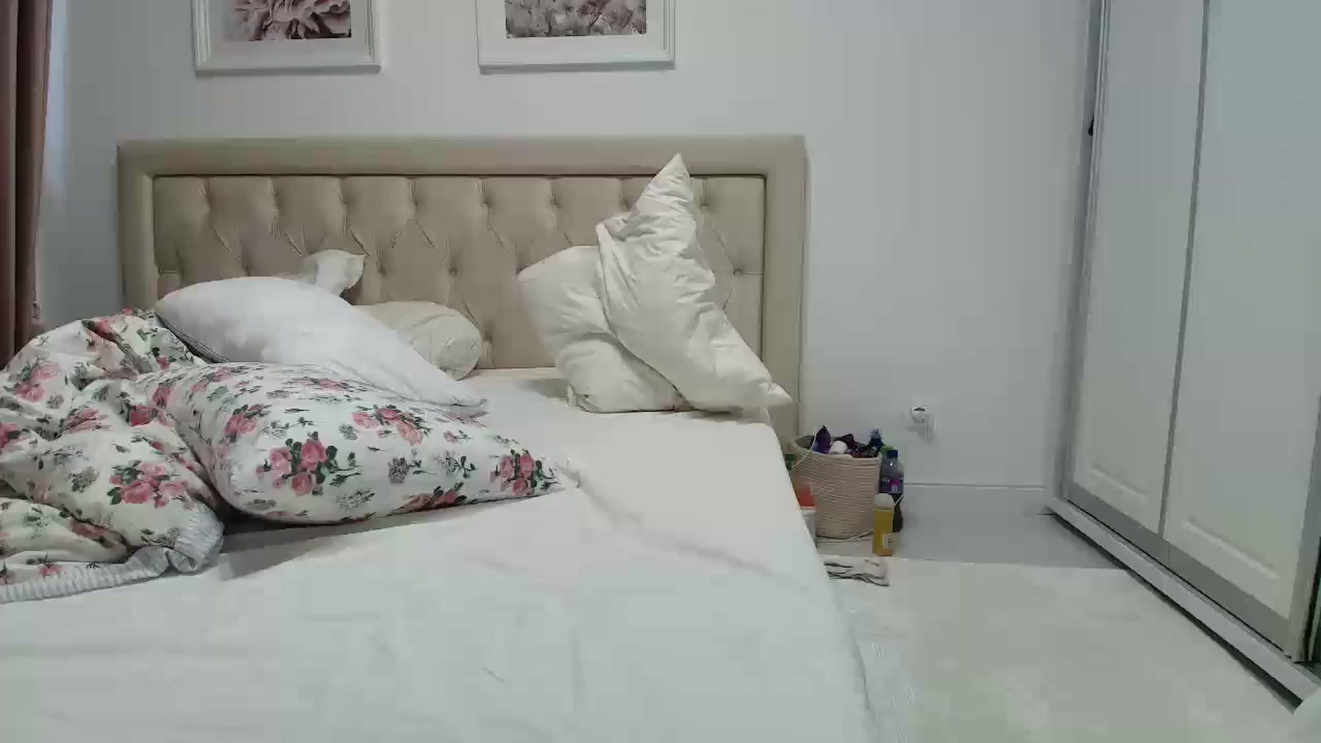 Gallery image thumbnail from Wennndyk's myfreecams stream on, 08/10/2024, 14:54 image 9 of 20