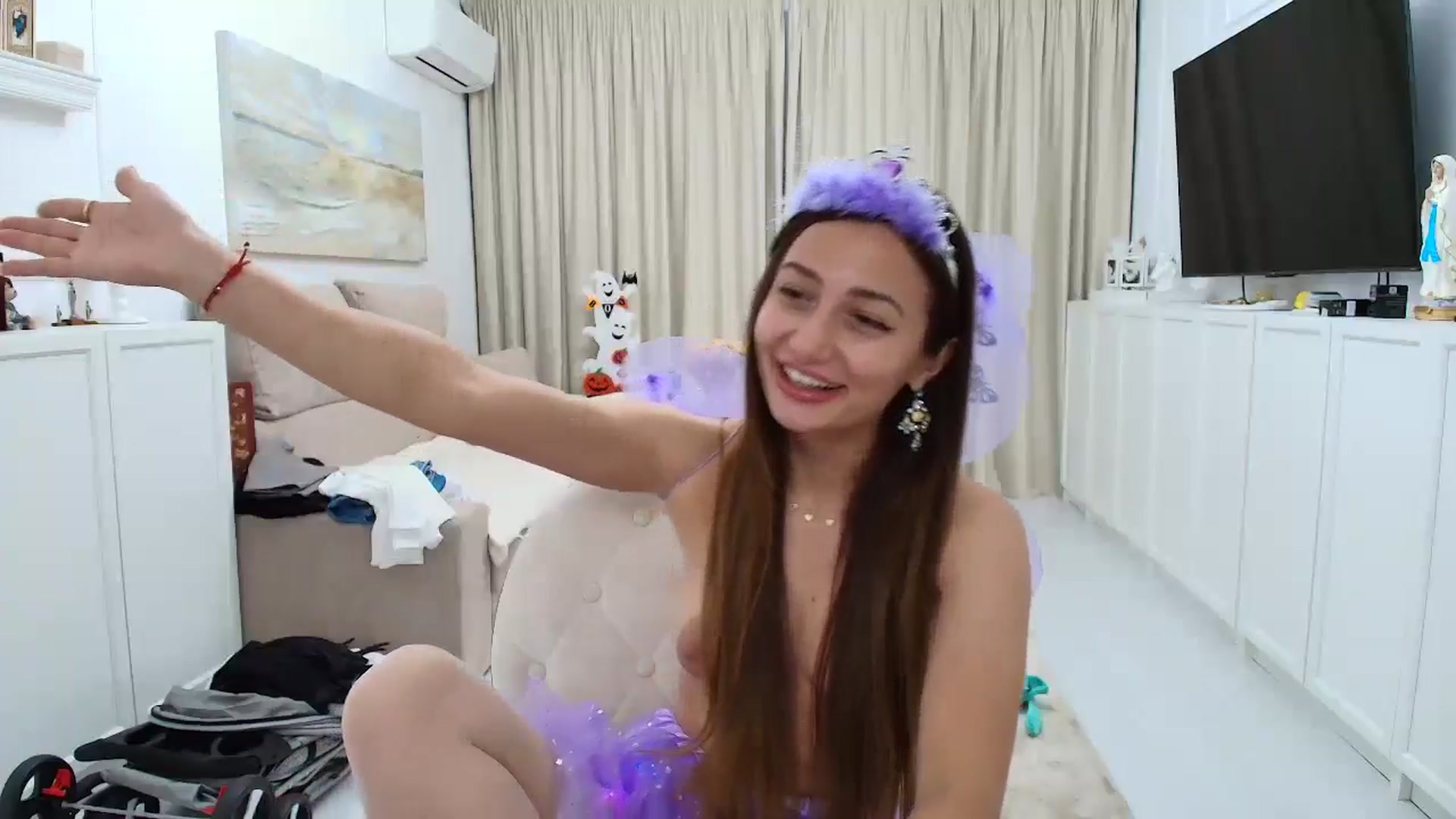 Gallery image thumbnail from Wennndyk's myfreecams stream on, 10/25/2024, 23:45 image 10 of 20