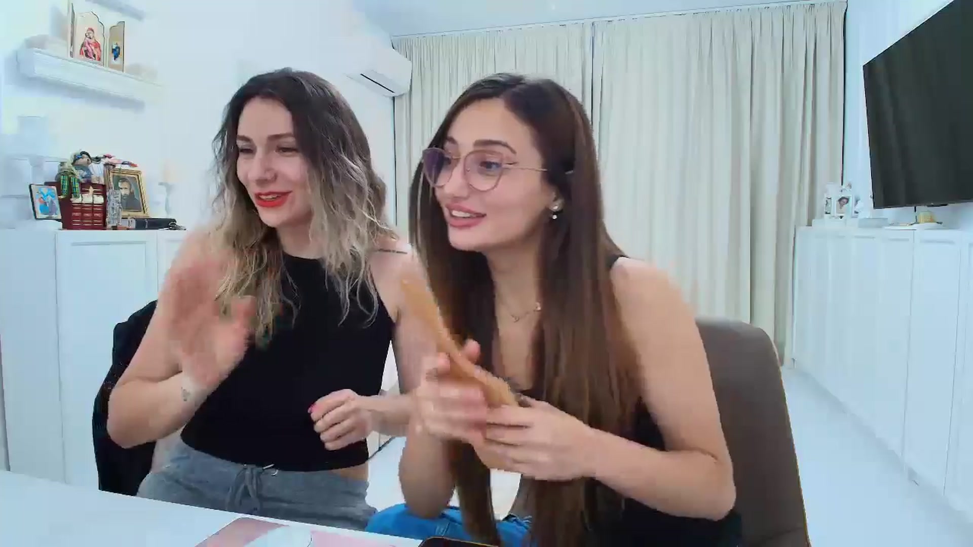 Gallery image thumbnail from Wennndyk's myfreecams stream on, 12/14/2024, 23:51 image 7 of 20