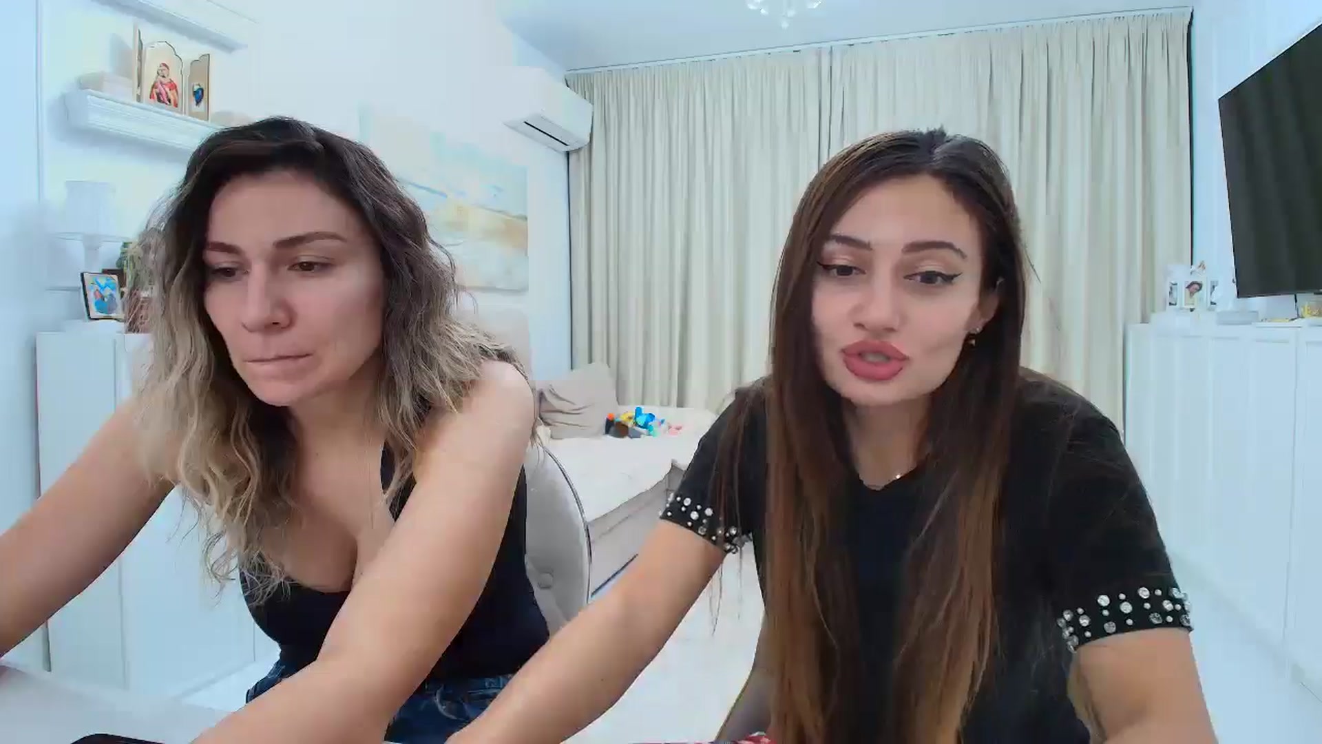 Gallery image thumbnail from Wennndyk's myfreecams stream on, 12/15/2024, 21:50 image 2 of 20