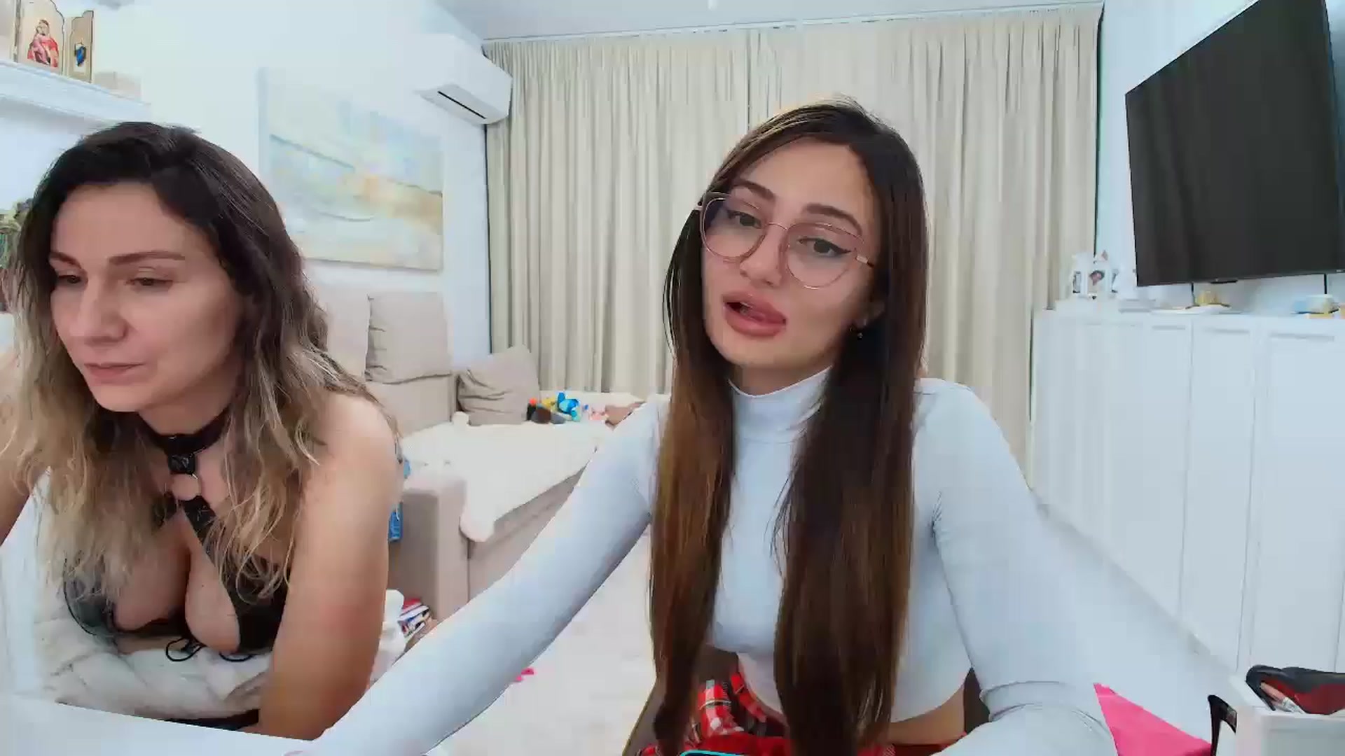 Gallery image thumbnail from Wennndyk's myfreecams stream on, 12/16/2024, 01:08 image 18 of 20