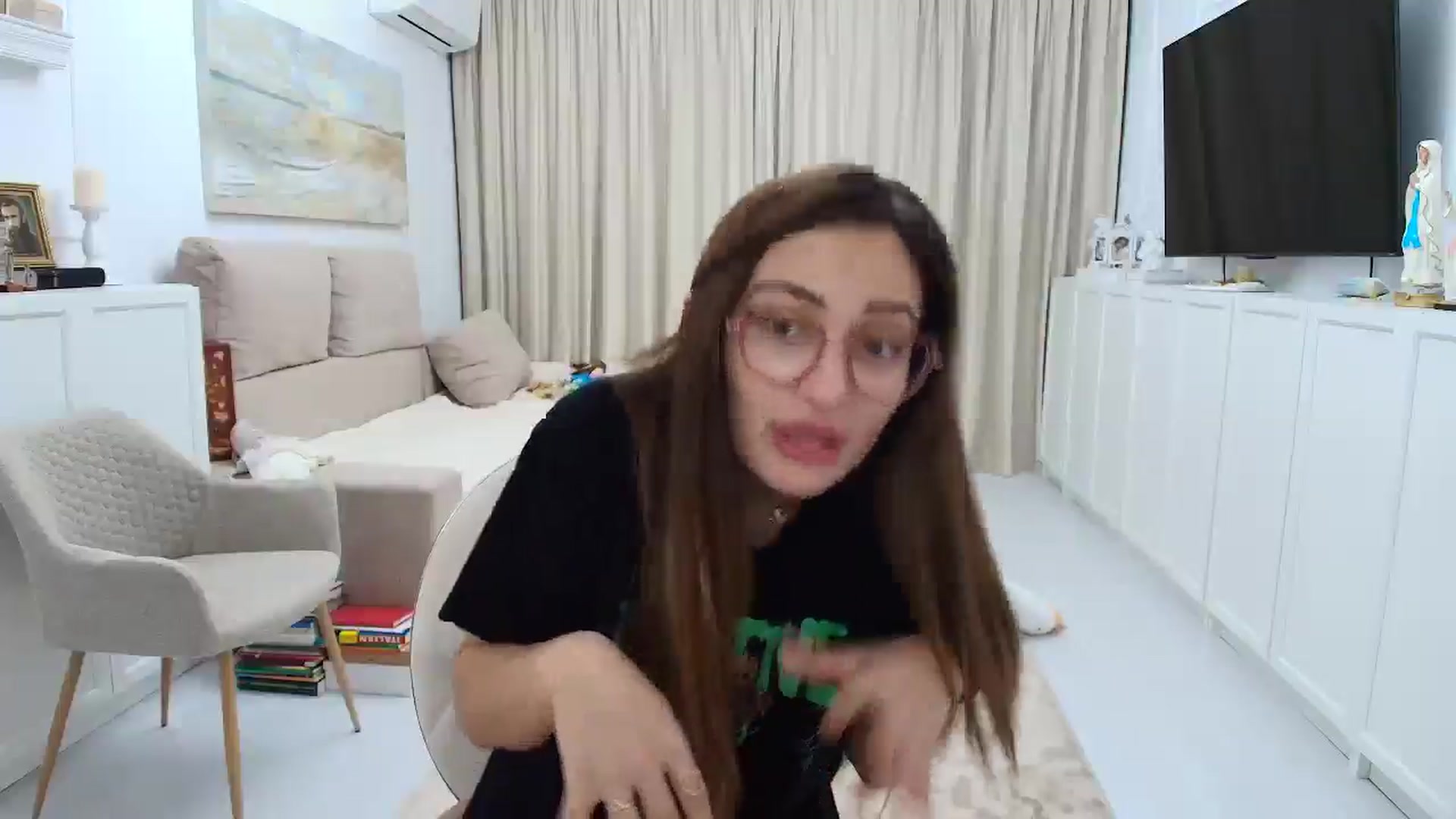 Gallery image thumbnail from Wennndyk's myfreecams stream on, 12/17/2024, 23:43 image 10 of 20