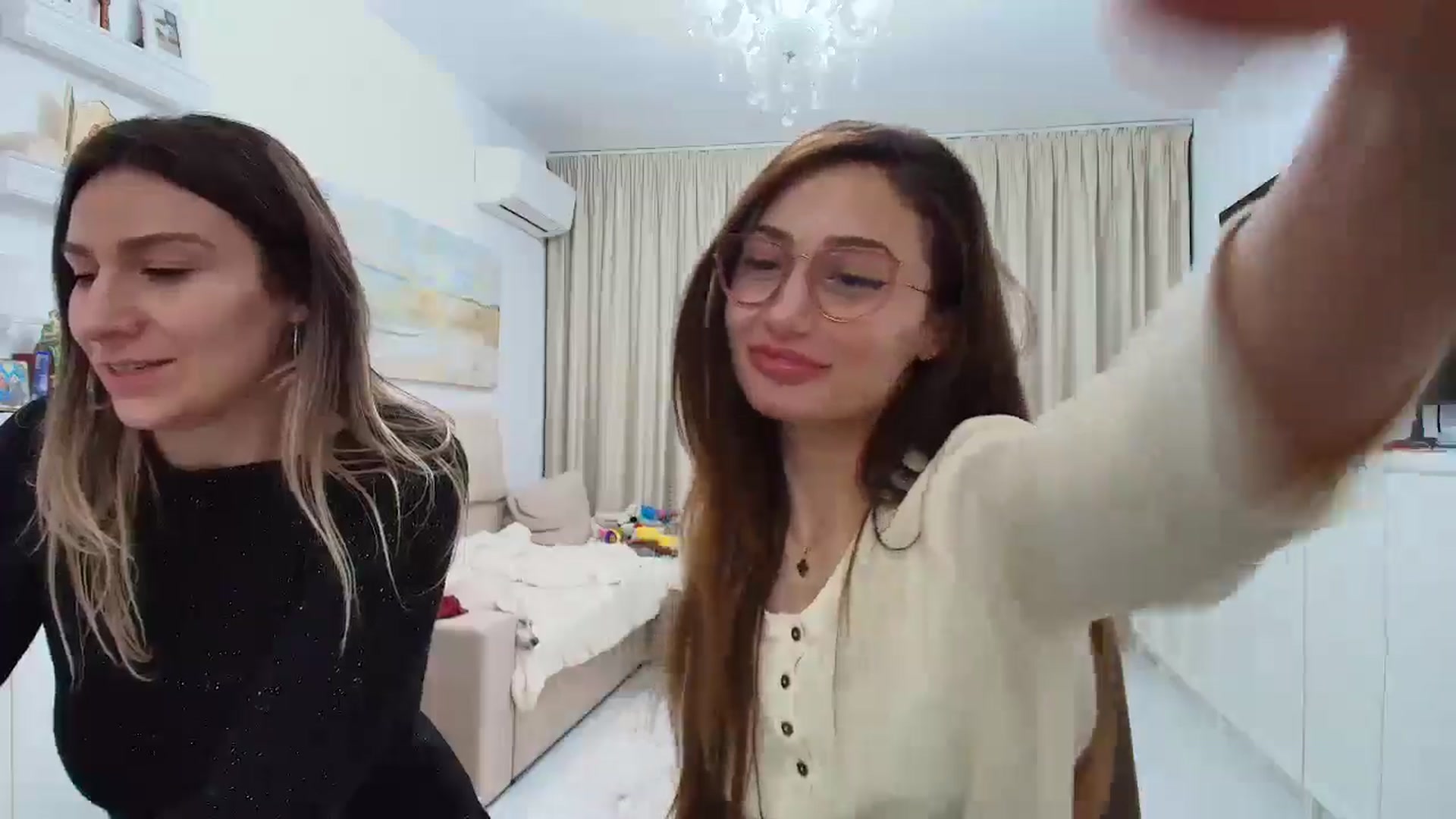 Gallery image thumbnail from Wennndyk's myfreecams stream on, 01/19/2025, 21:07 image 12 of 20