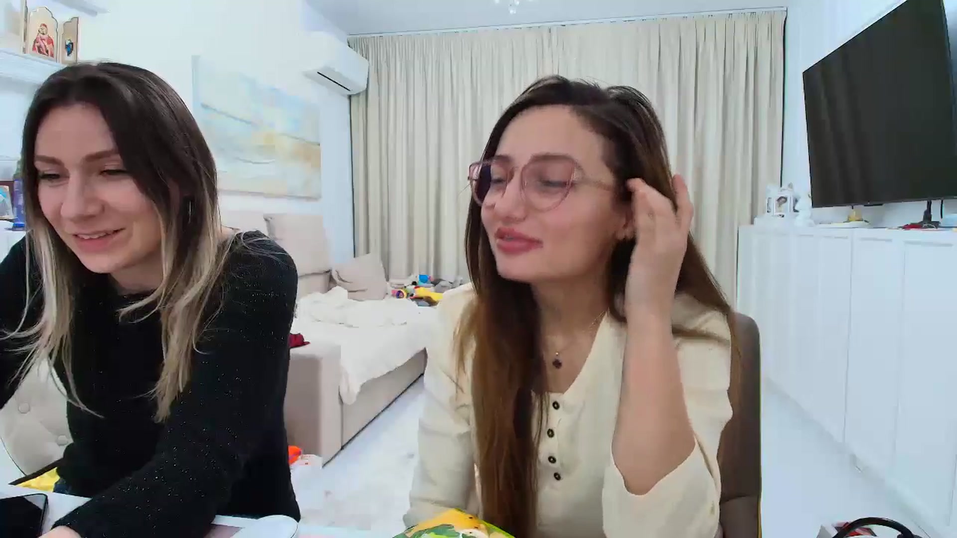 Gallery image thumbnail from Wennndyk's myfreecams stream on, 01/19/2025, 21:07 image 8 of 20