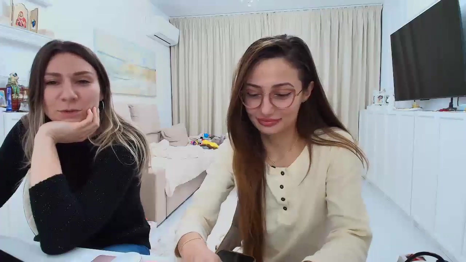 Gallery image thumbnail from Wennndyk's myfreecams stream on, 01/19/2025, 21:07 image 9 of 20