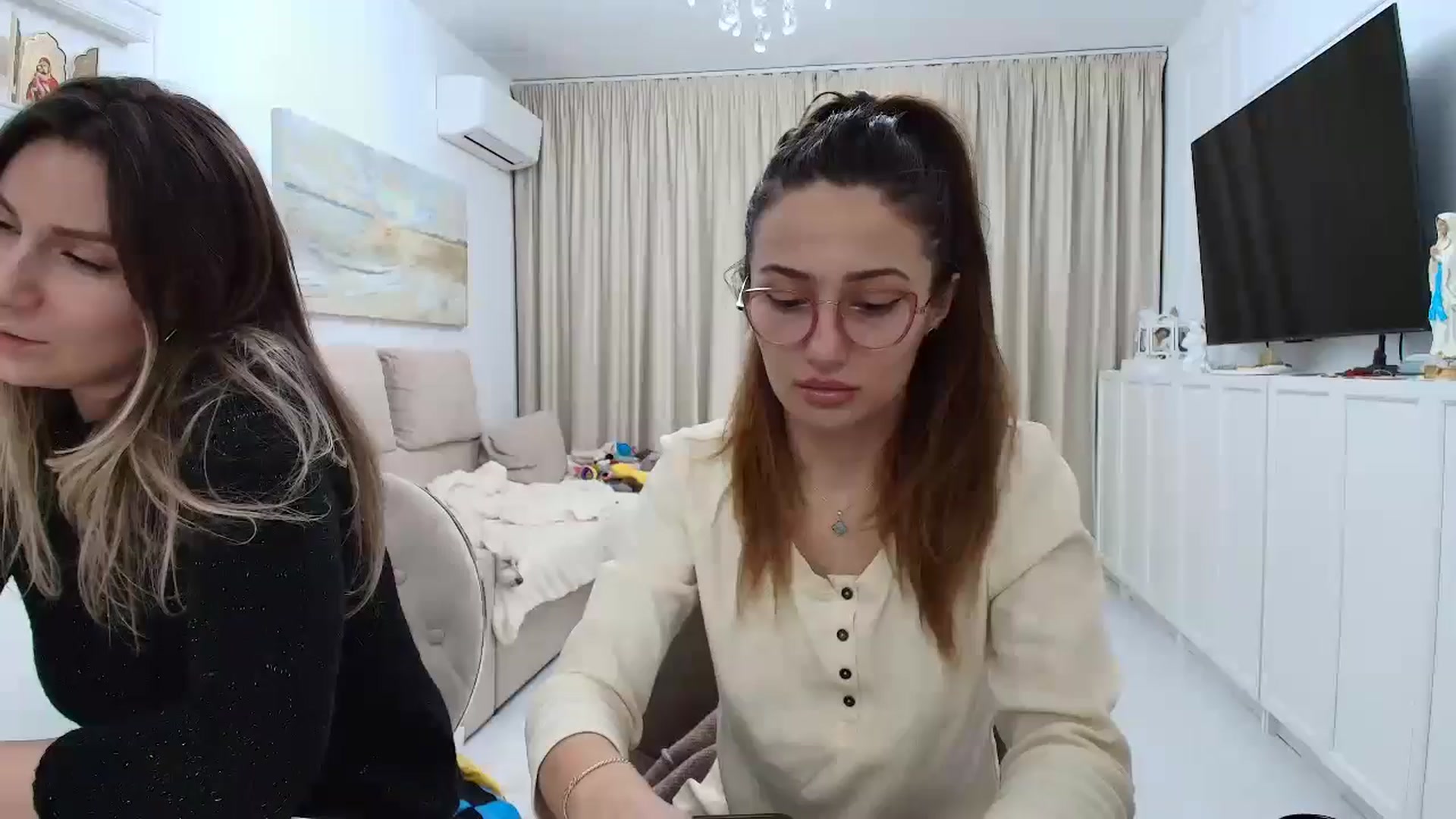 Gallery image thumbnail from Wennndyk's myfreecams stream on, 01/19/2025, 21:07 image 2 of 20