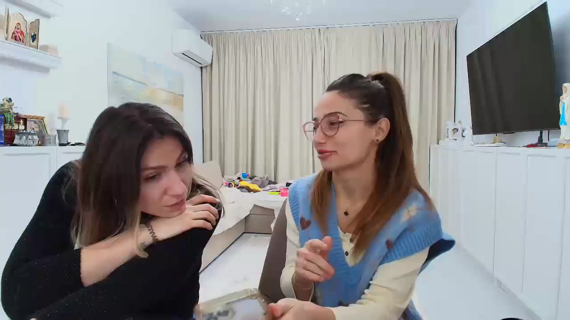 Gallery image thumbnail from Wennndyk's myfreecams stream on, 01/19/2025, 21:07 image 1 of 20