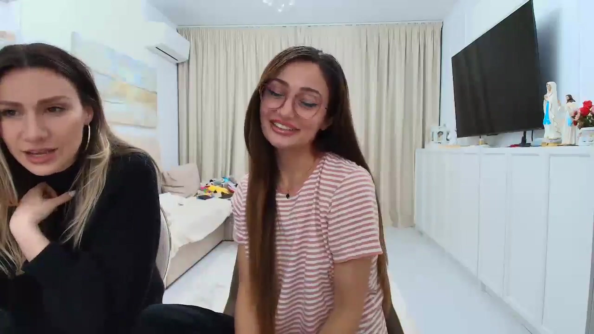 Gallery image thumbnail from Wennndyk's myfreecams stream on, 01/24/2025, 22:49 image 3 of 20