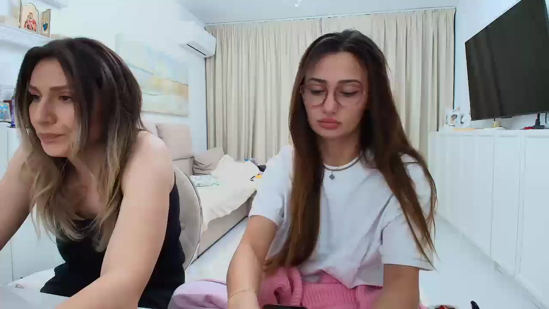 Gallery image thumbnail from Wennndyk's myfreecams stream on, 01/26/2025, 02:15 image 1 of 20