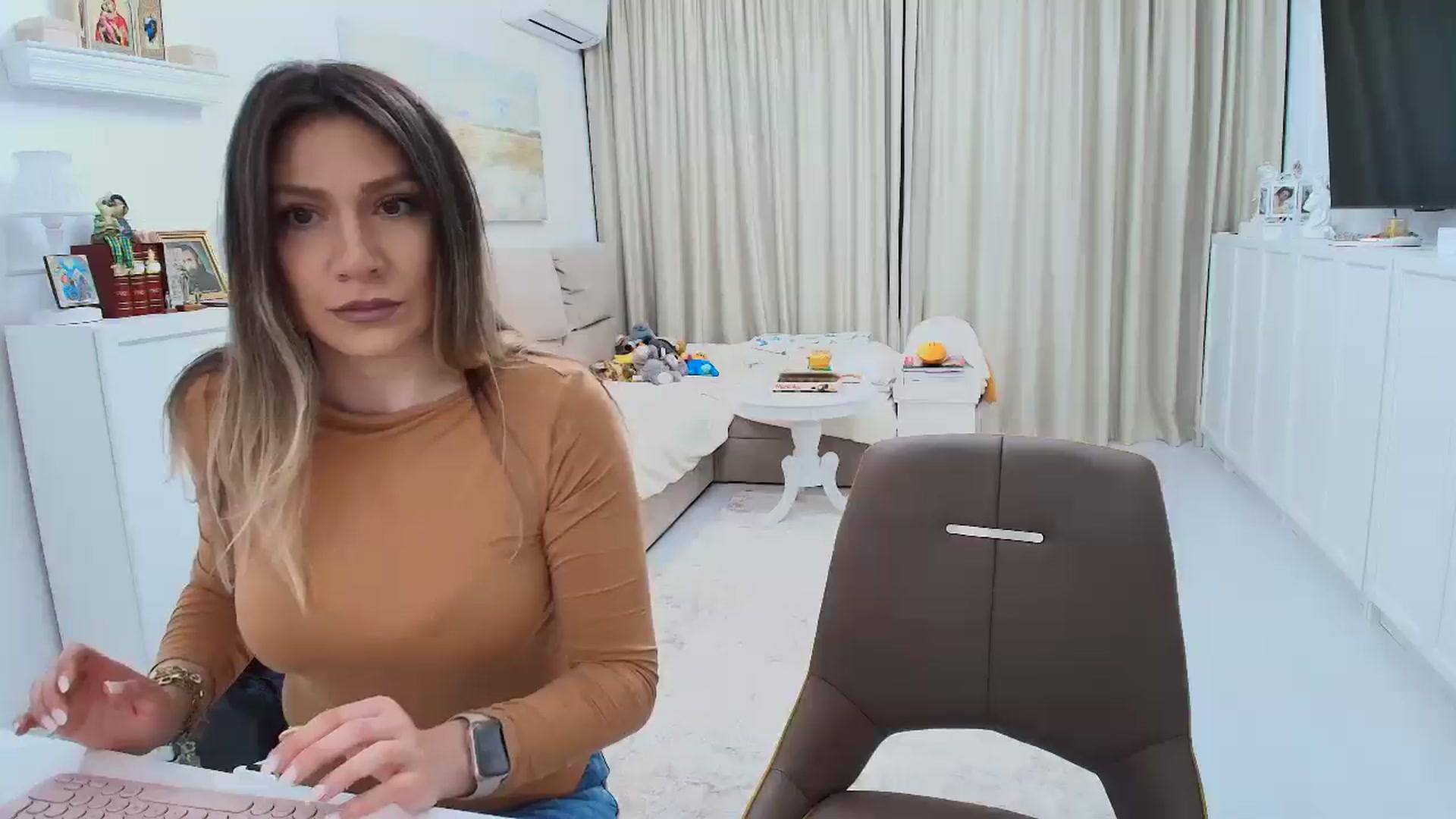 Gallery image thumbnail from Wennndyk's myfreecams stream on, 02/06/2025, 22:05 image 12 of 20