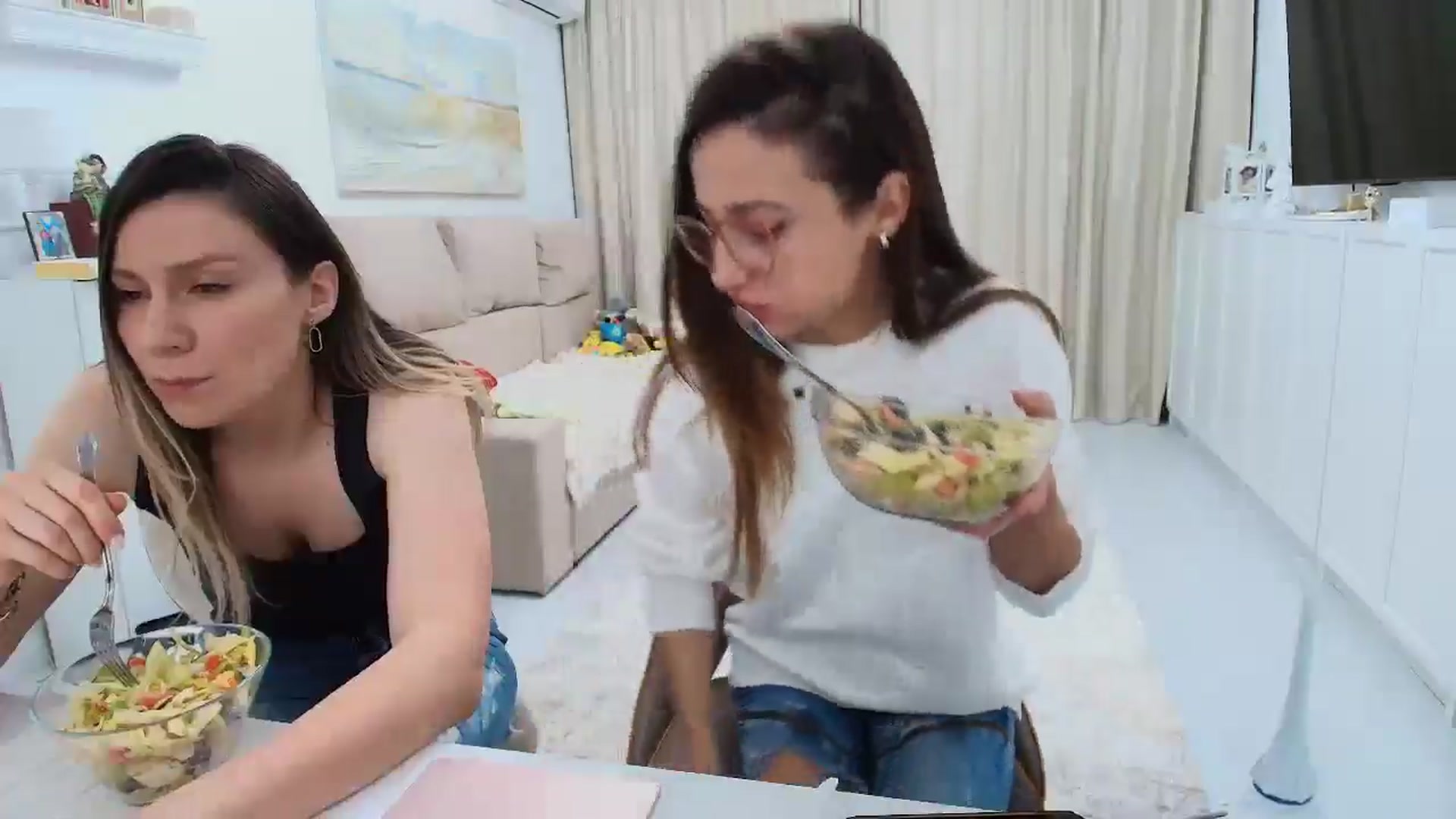 Gallery image thumbnail from Wennndyk's myfreecams stream on, 02/08/2025, 21:54 image 3 of 20
