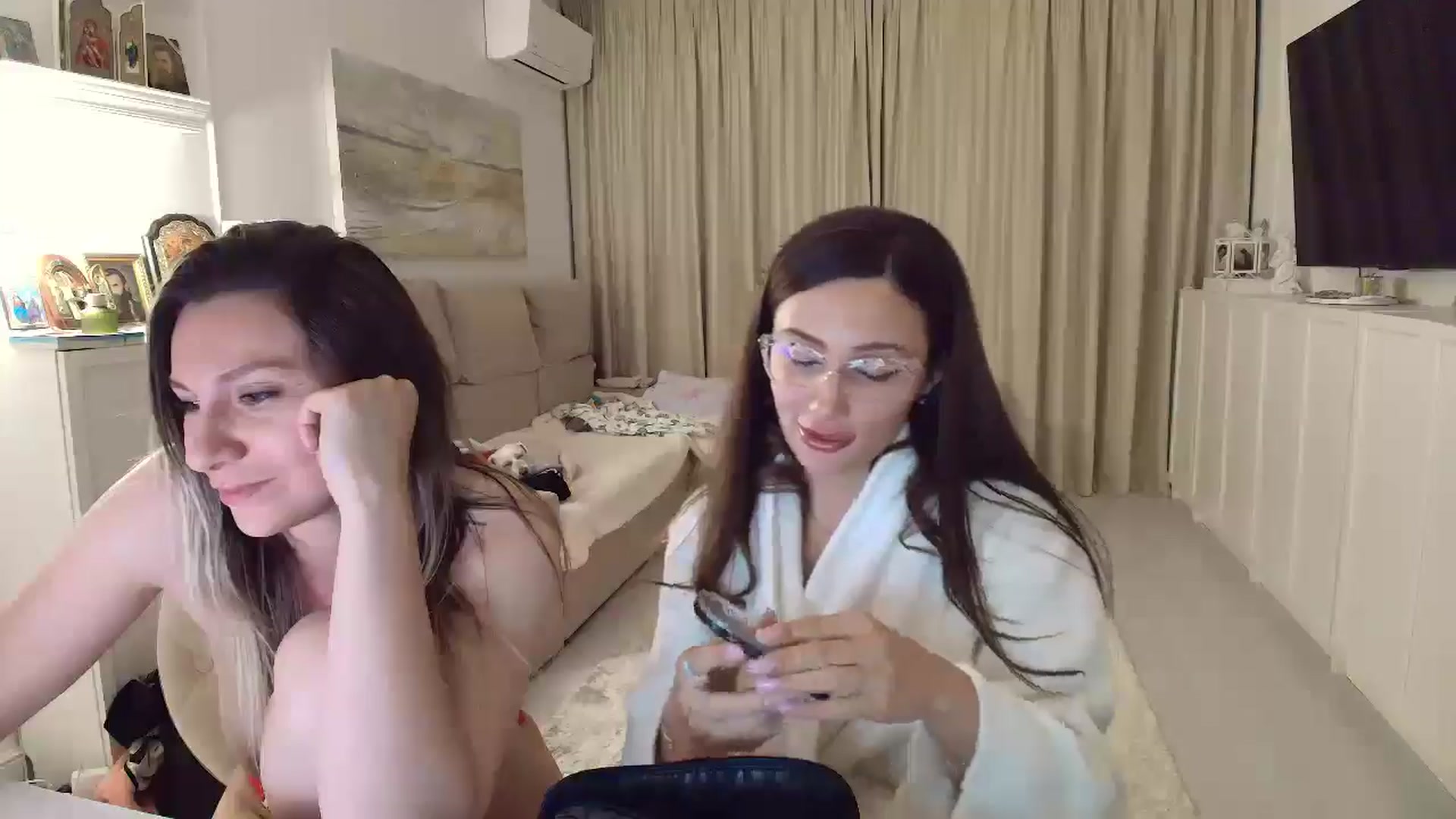 Gallery image thumbnail from Wennndyk's myfreecams stream on, 03/18/2025, 23:12 image 19 of 20