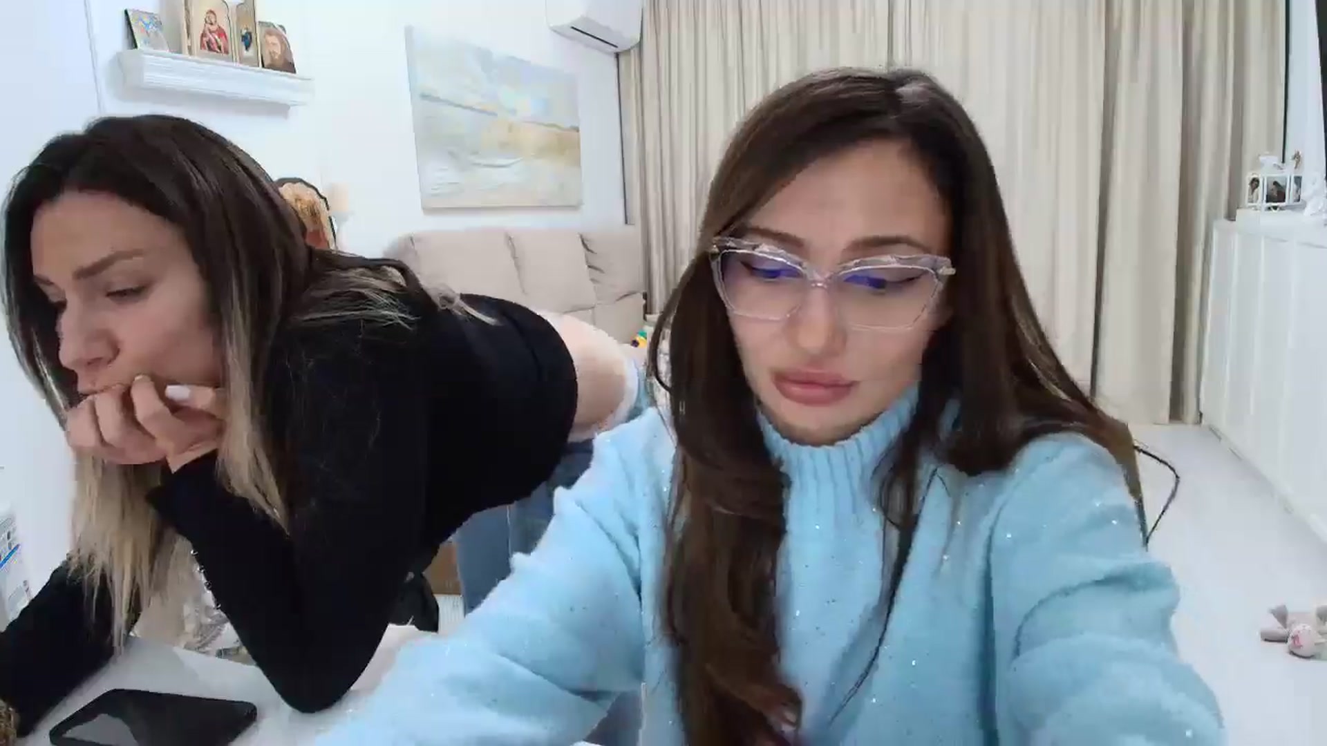 Gallery image thumbnail from Wennndyk's myfreecams stream on, 03/19/2025, 21:00 image 15 of 20