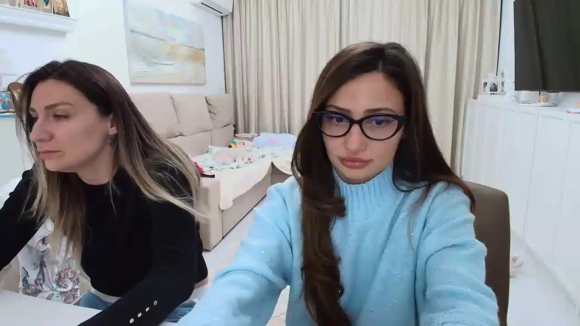 Gallery image thumbnail from Wennndyk's myfreecams stream on, 03/19/2025, 21:00 image 6 of 20